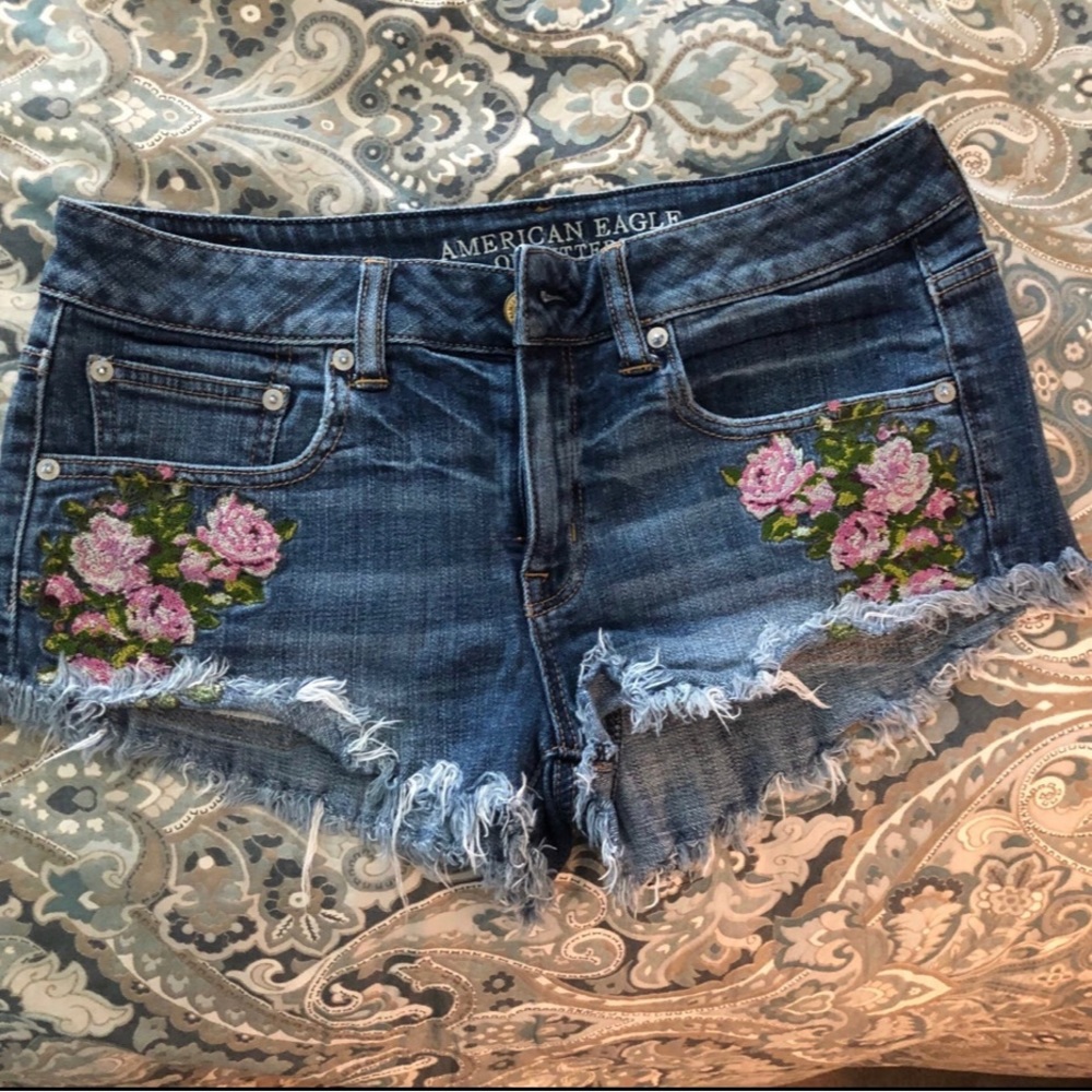 American Eagle cut off embroidered shorts